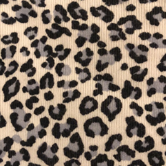 Brandy Melville Cheetah print button up crop top - Picture 3 of 4